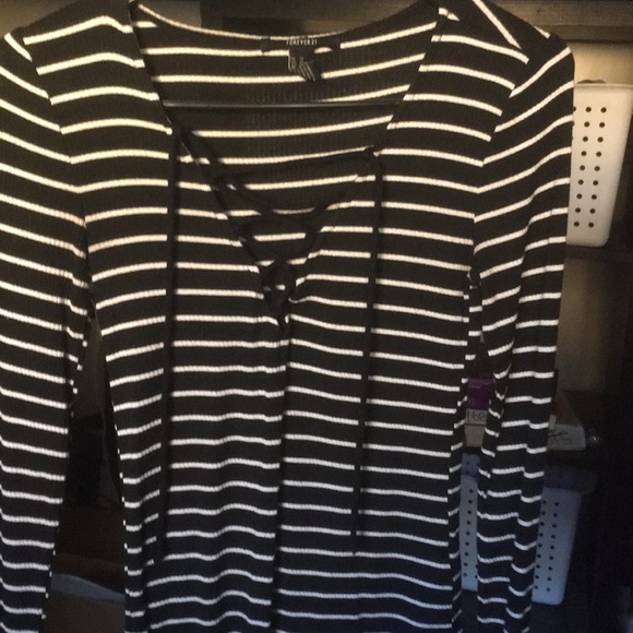 Forever 21 tie top - Picture 1 of 3